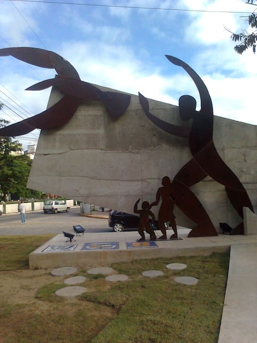 Monumento ao estoicismo dos friburguenses em 2011, localizado na Praça do Suspiro