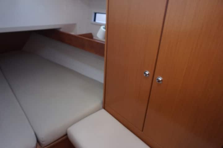 宽敞的双层摊位