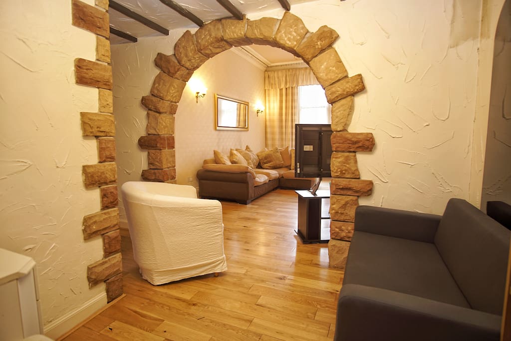 Original feature archway - perfect for photos!