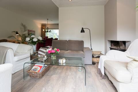 bedroom with sink and breakfast near A'dam!