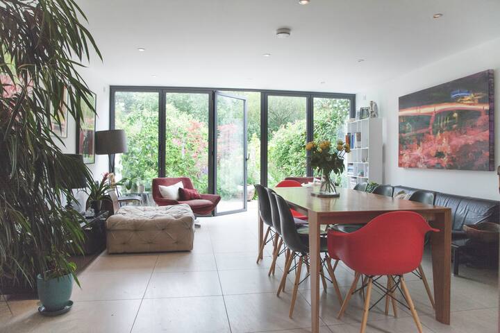 Garden House – spacious calm fun light & gorgeous gallery image 2