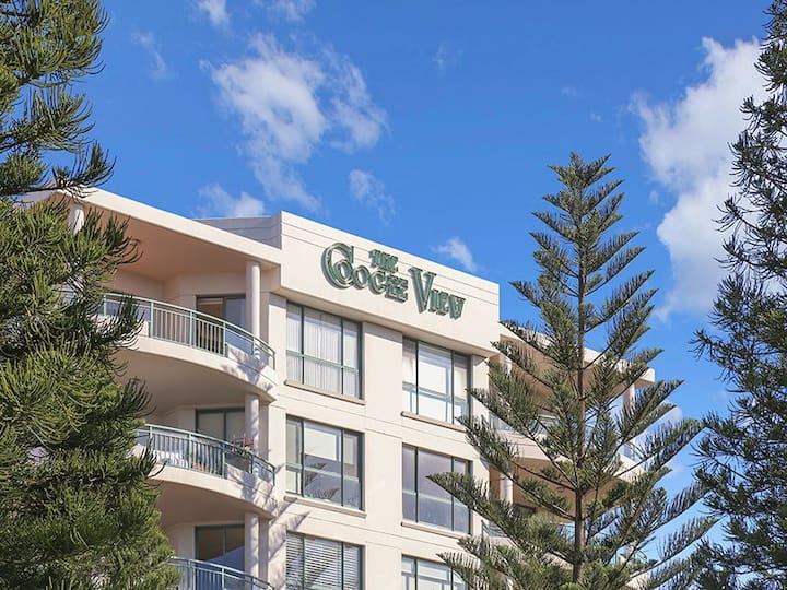 Beautiful 3 Bedroom Apartment, located in a Serviced Building at Coogee