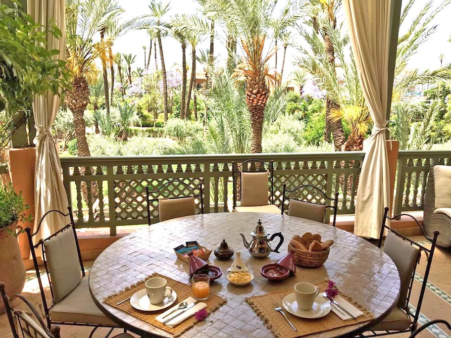 Un petit déjeuner au coeur des palmiers