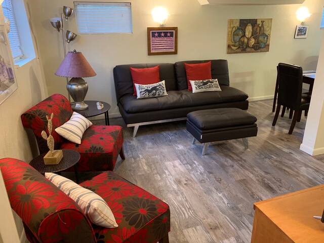 Downtown apartment with private parking