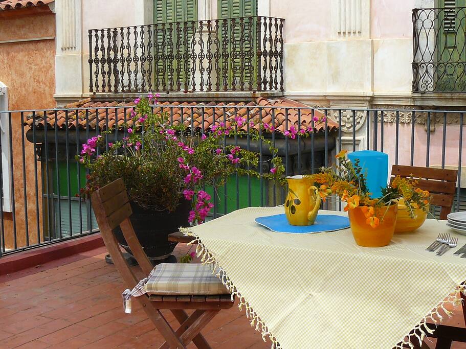 Una terrassa al centre de la vil·la!