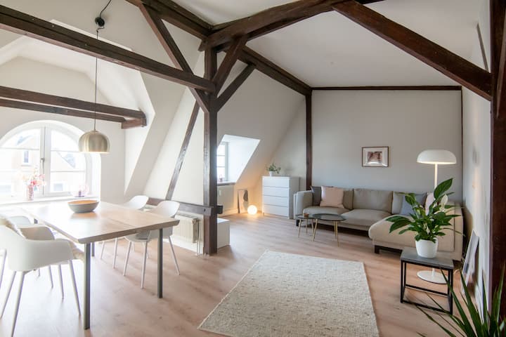 smør – Scandinavian loft in an attic, 1 min to the harbor