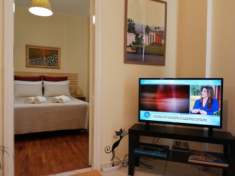 Top performing Airbnb: Lovely 1BR Apartment in Vibrant Exarcheia in ΕΞΑΡΧΕΙΑ