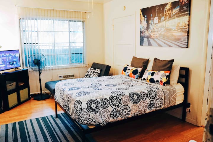 Downtown Sacramento Apt. Nightlife, food & capitol