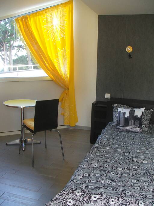 chambre parentale exposée sud et est double vue mer