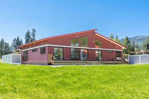 Lakefront Retro Style Retreat /Sauna/AC/fits 18ppl