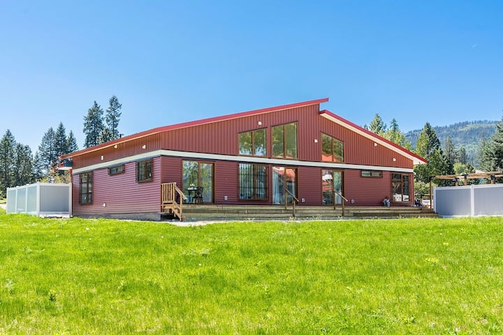 Lakefront Retro Style Retreat /Sauna/AC/fits 18ppl