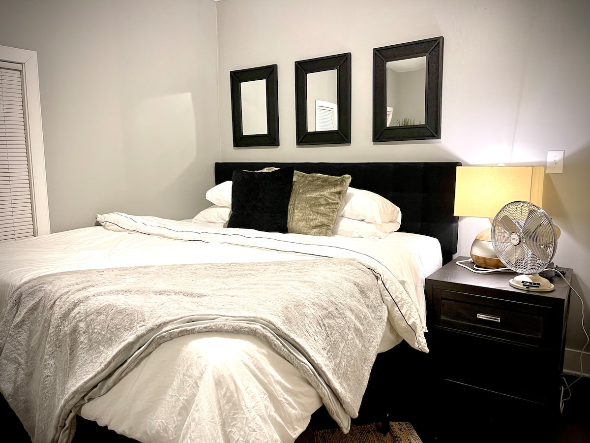 ห้องนอนที่ 3 เตียงควีนไซส์ชั้น 1