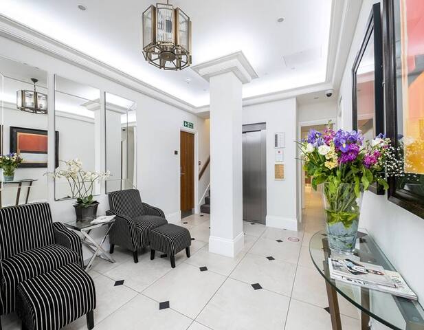 Luxury 2 bed 2 bath Penthouse in Kensington gallery image 3