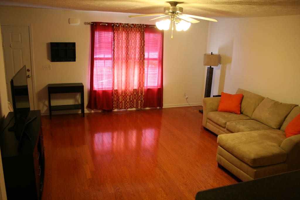 Spacious yet cozy Living room