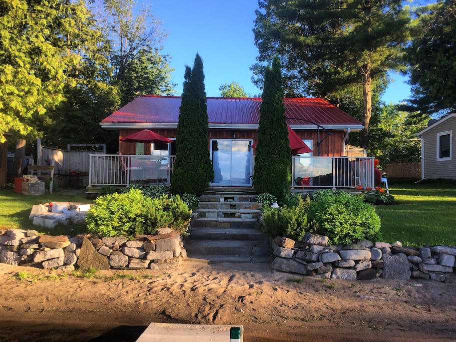 Hollywood North ★ Cabins for Rent in Havelock, Ontario, Canada