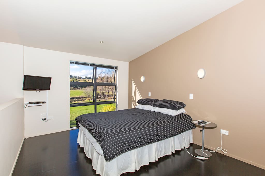 Bedroom #2 - Upstairs (Queen)