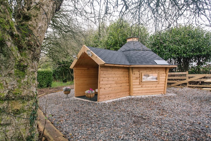 The Sett, 
Cosy cabin/Sleeps 4