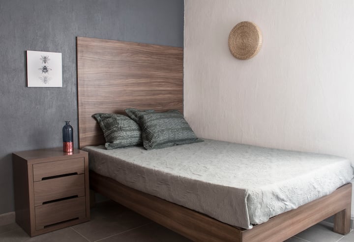 Მთავარი ოთახი კარადით | მთავარი ოთახი კარადათი.