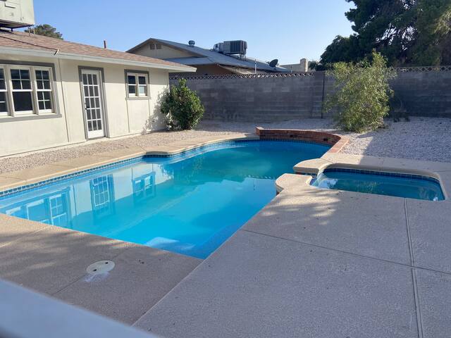 ESCAPE TO VEGAS gallery image 2