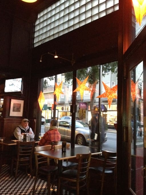 Foto de Kezar Bar & Restaurant en Haight-Ashbury