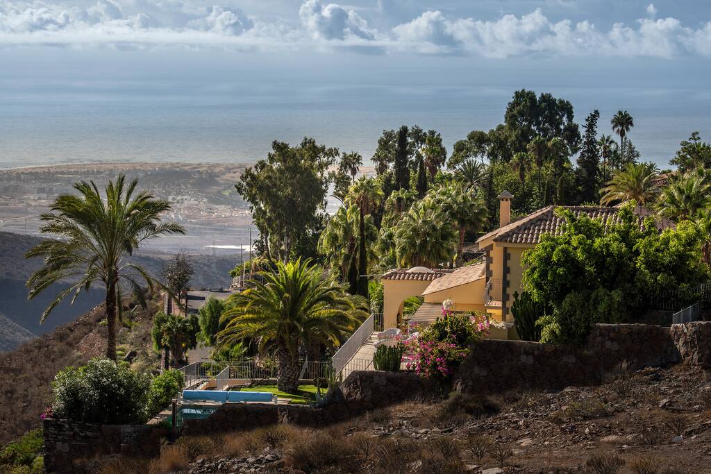 El Chalet with ocean and dunes