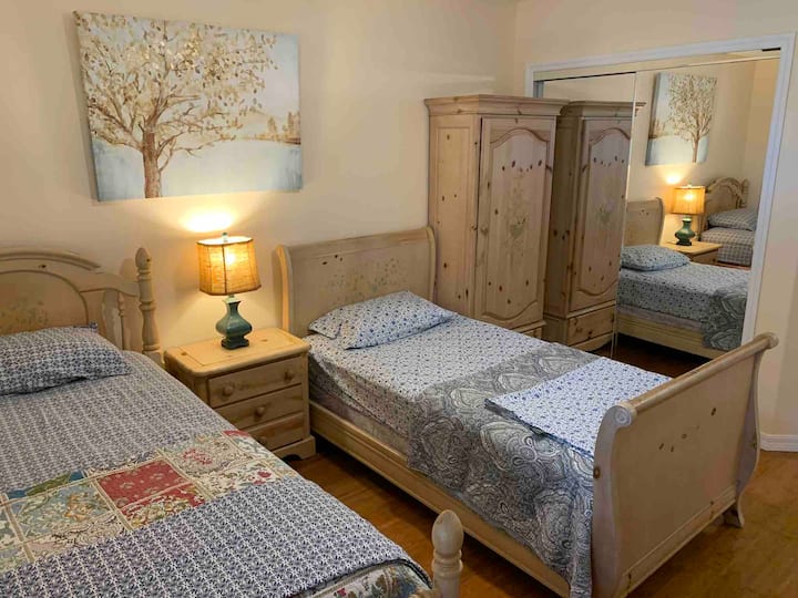 Dormitorio 2
(dos camas individuales)