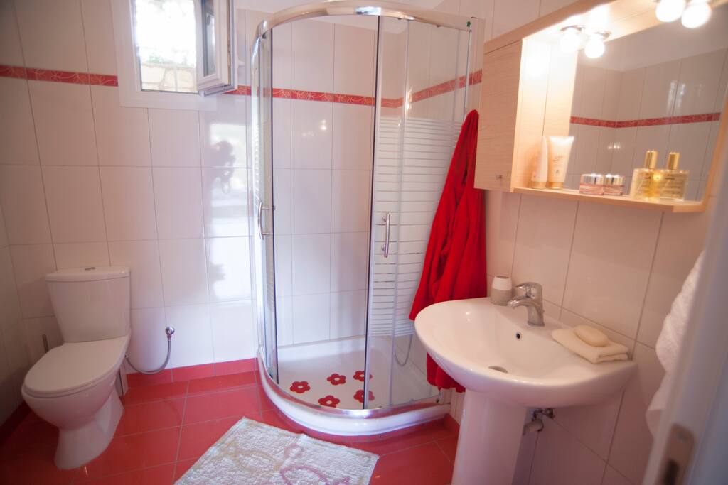 bathroom μπάνιο