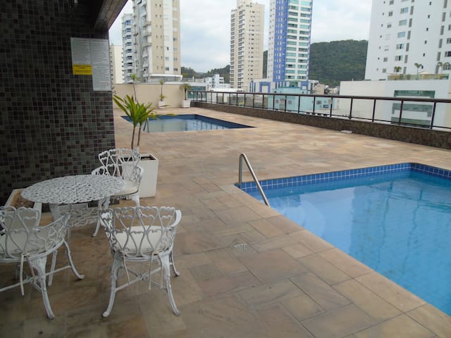 Apto 400 mts Praia/Garagem/Piscinas/Jacuzzy