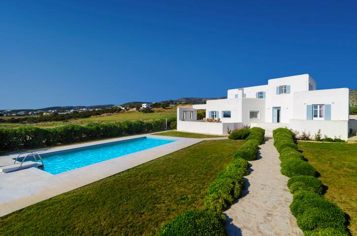 Villa Daria Luxury Villa in Paros gallery image 3