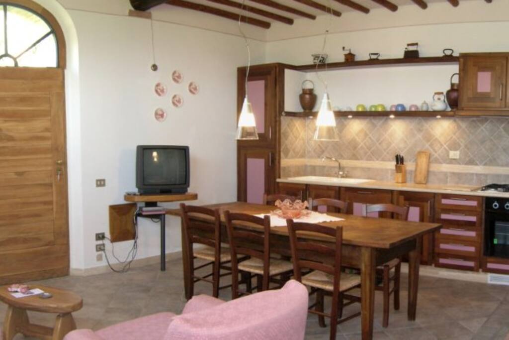 Il soggiorno e la cucina 1