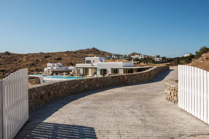Pearl Margi Villas Mykonos Kalo Livadi gallery image 3