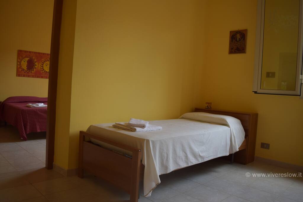 Due stanze comunicanti con bagno in camera