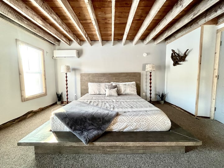 Paris Bedroom (King size bed)
2nd Floor