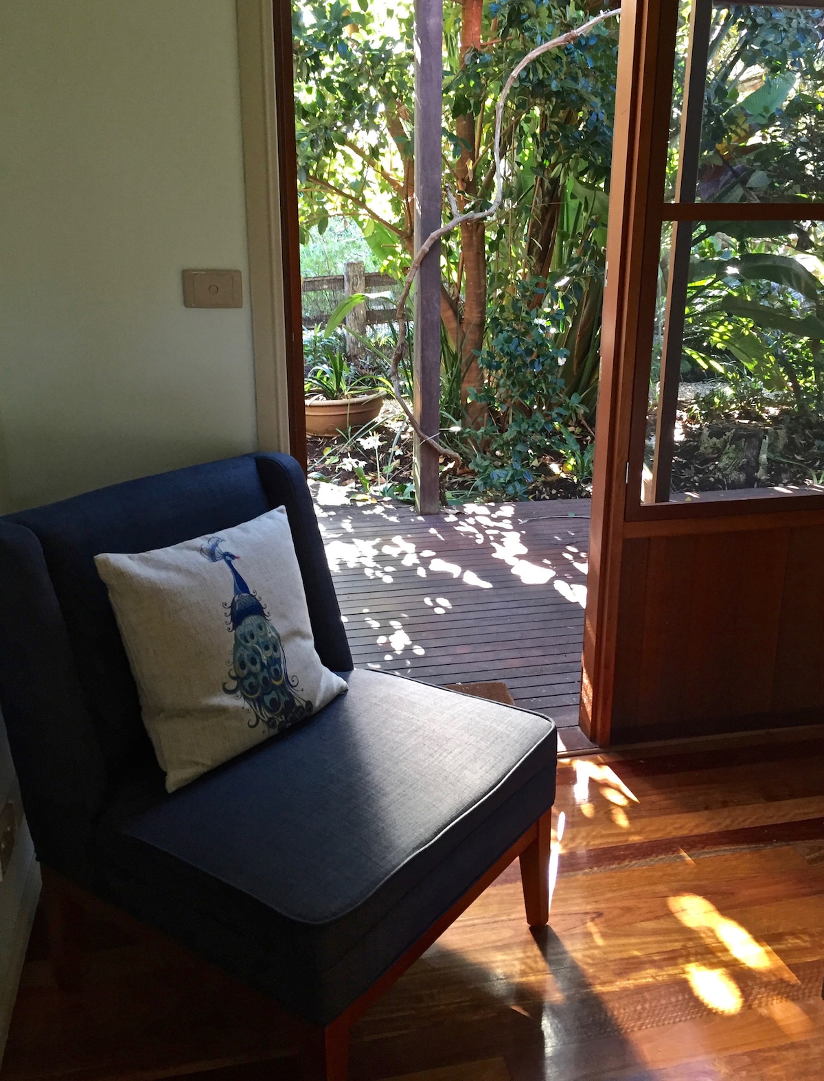 חדרי שינה 1 ו - 2 פתוחים אל מרפסת / עוטפת סביב הדק