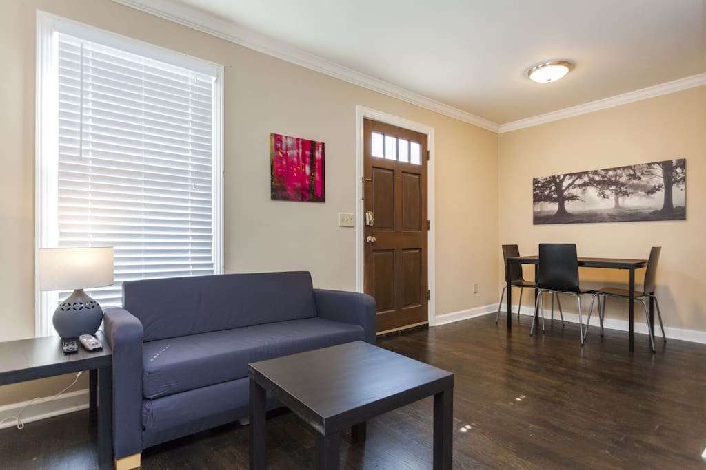 "Great location! Check in was very easy. Quick responses and great communication."
Permit #2018004398