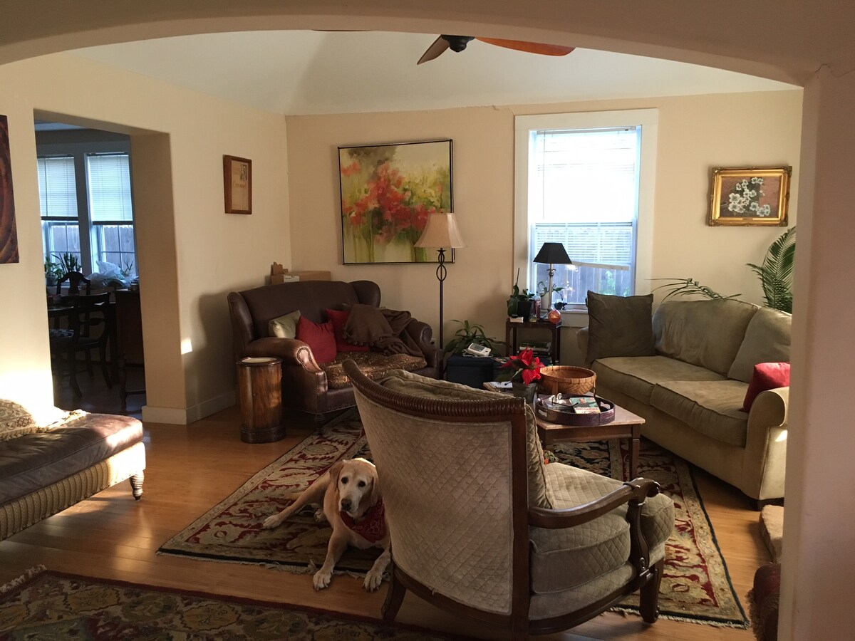 Дневен простор на долниот кат од влезната врата