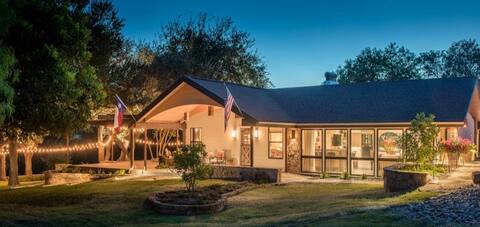 Rio de Arcadia -2 Riverfront Homes, Pool & Hot Tub
