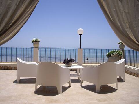 Villa Punta Piccola by the sea (Scala dei Turchi)