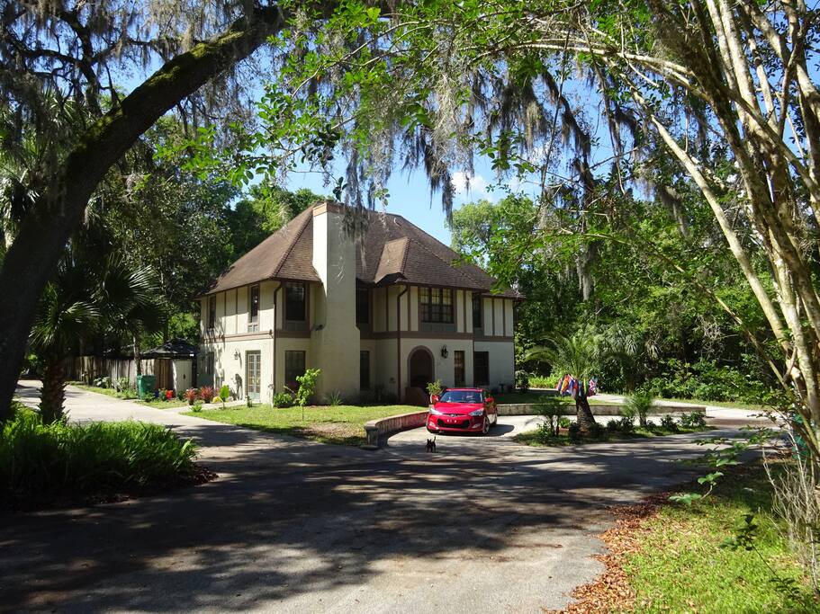 This is your cozy Swiss Floridian home ;-)