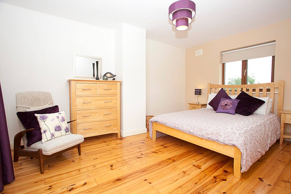 king size be in master bedroom