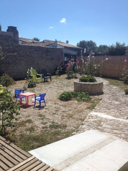 Jardin clos Fleuri