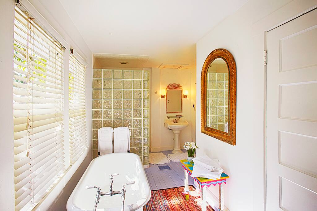 Master en-suite.