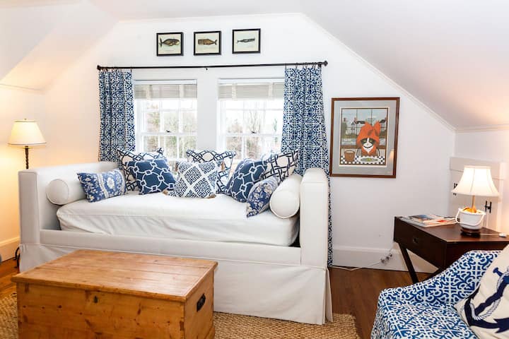 “At Hydrangea Farm” Bed And Breakfast - Dennis, MA