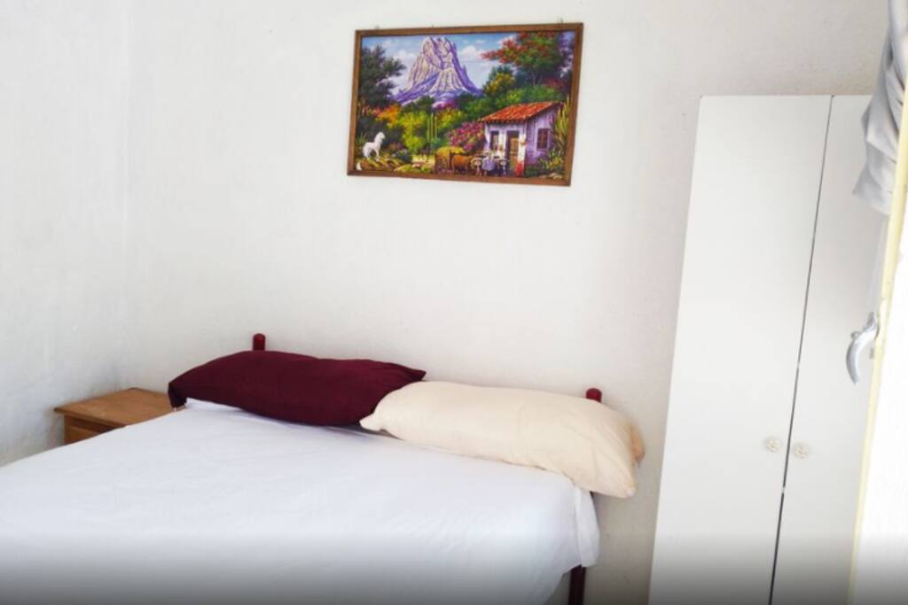 Casa Centro cama matrimonial baño propio Room 4