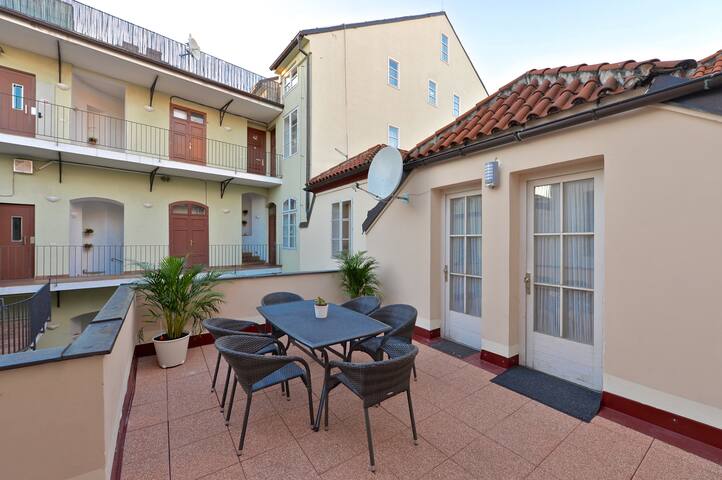 Eclectic Loft at Royal Way gallery image 3