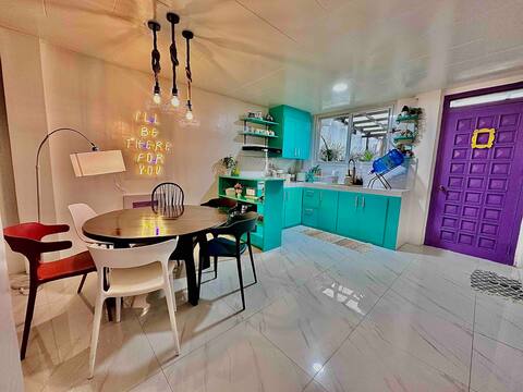 Fun & homey “FRiENDS” themed House near City