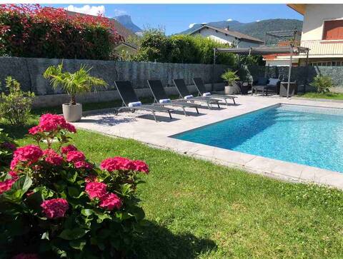 House with comfortable pool