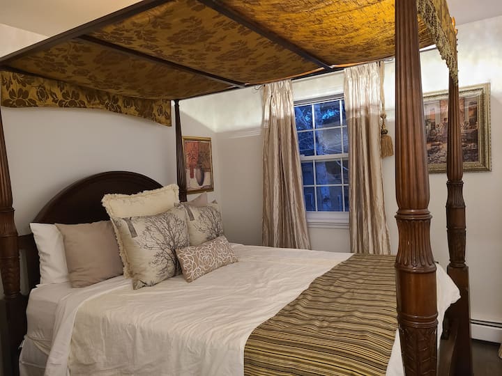Gracious Furnishings With Boutique Style Beds - Halifax, NS, Canadá