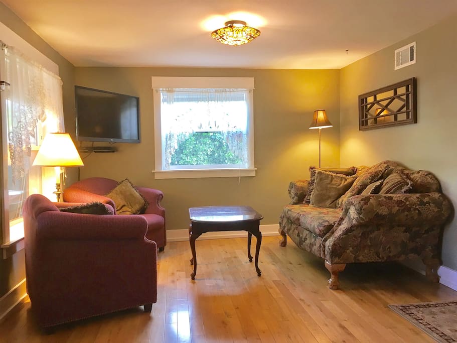 Living Room looking to left from front entry. 40' screen & smart blu-ray player