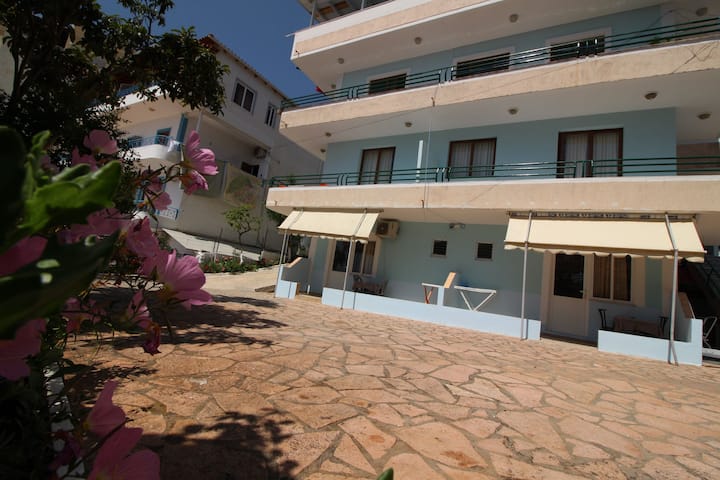 Mejdi Apartments 2/1, 2+1 Apartment With Sea View - Ksamil